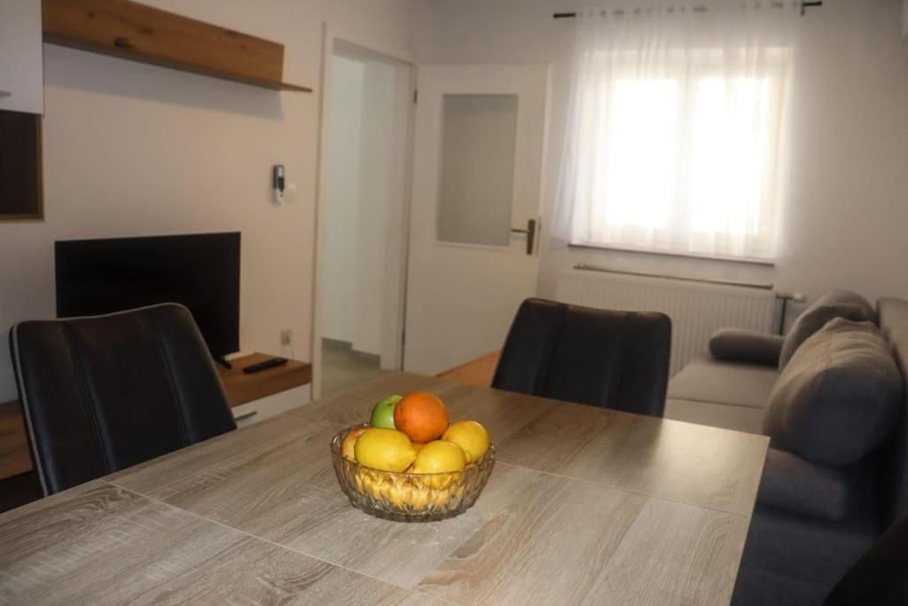Matea Apartment Topici